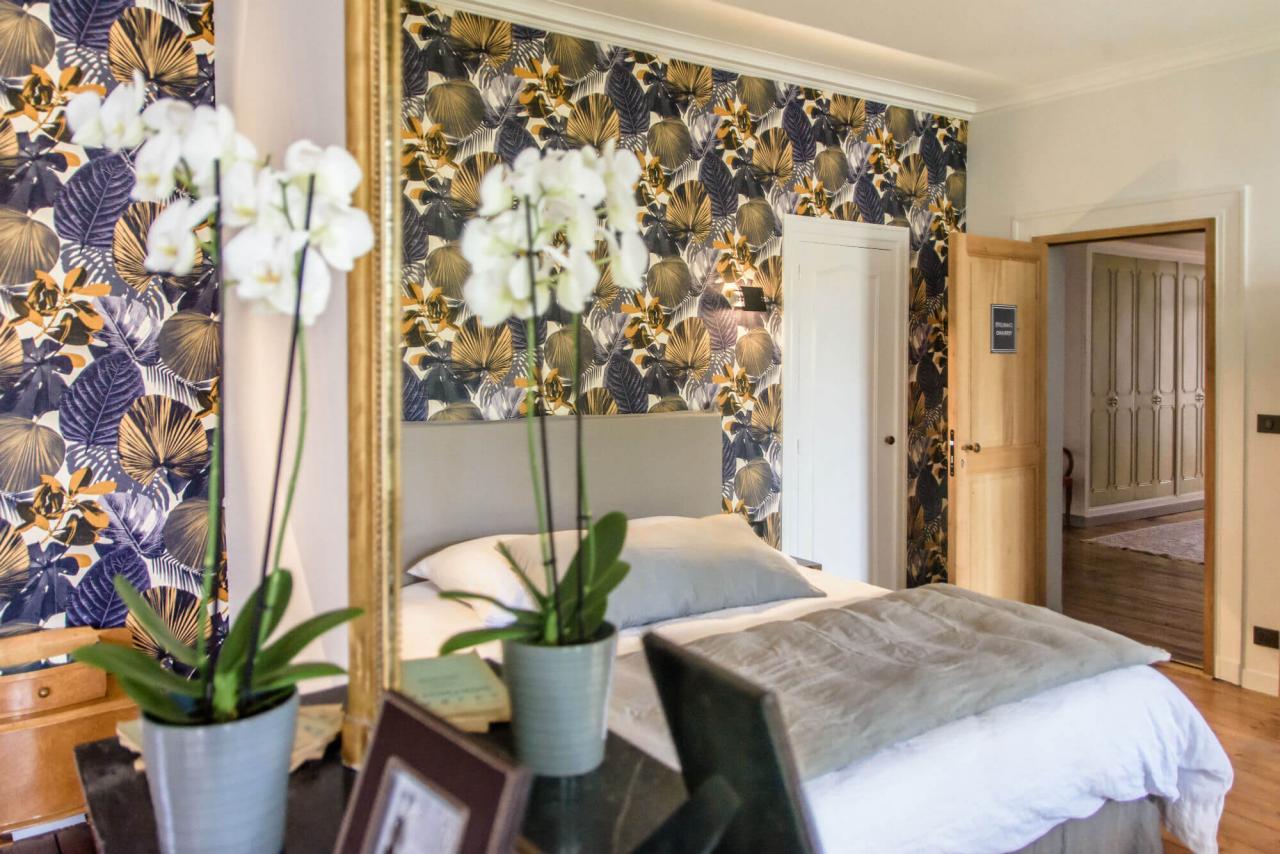 boutique hotel near La Rochelle- bed and breakfast in Rochefort - Charlotte Perriand bedroom with design furniture