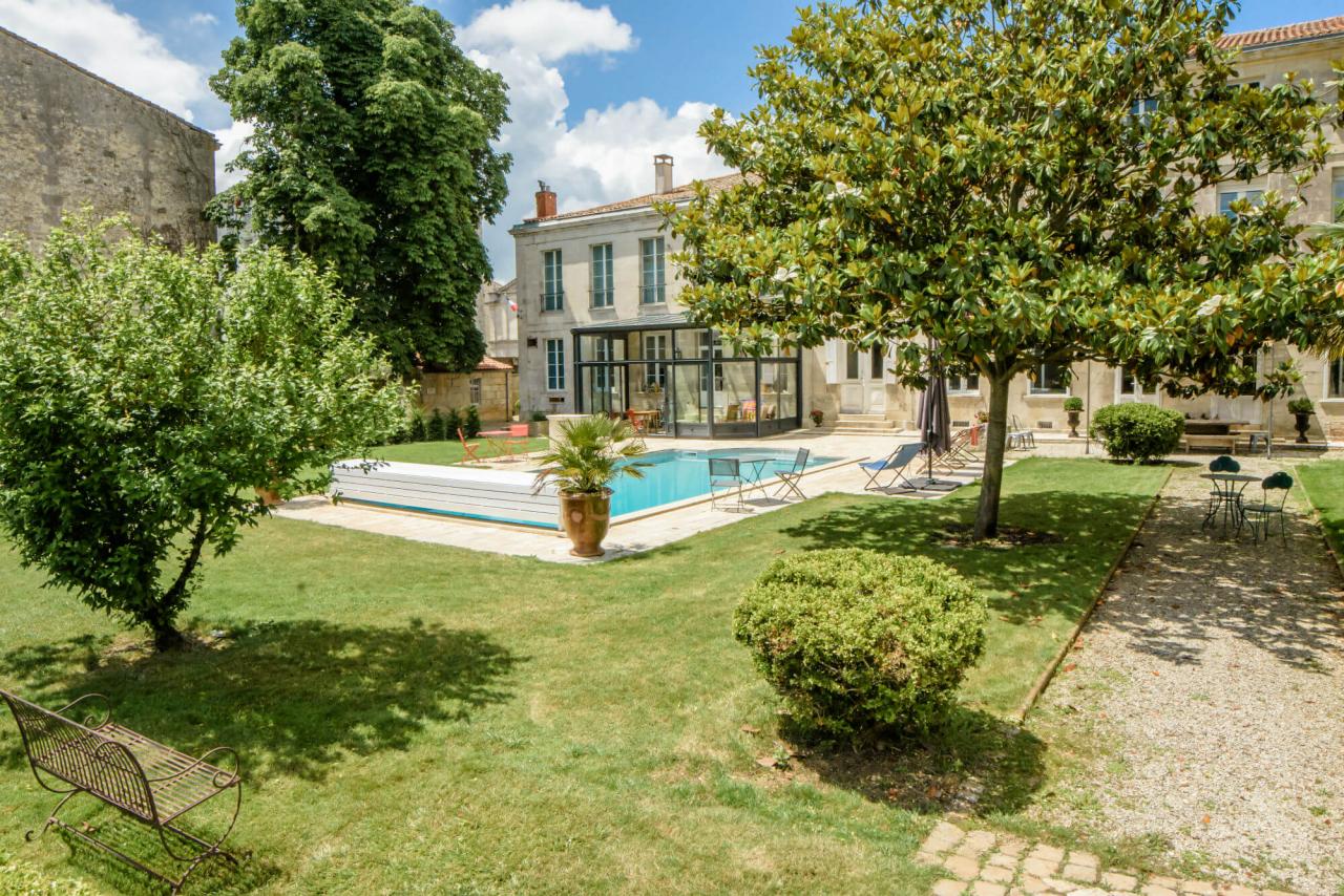 guest house with swimming pool in rochefort near La Rochelle and Bordeaux