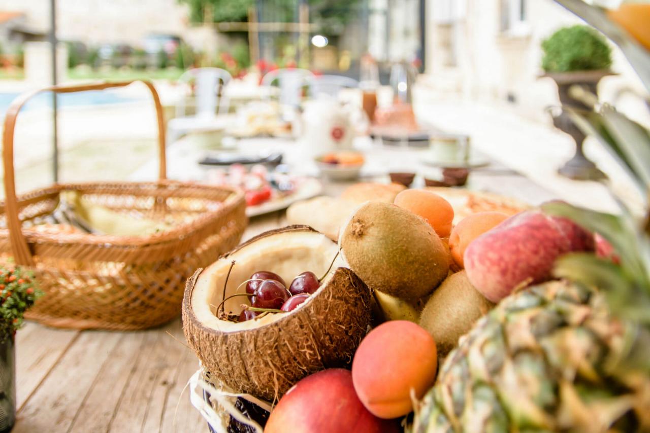 table Petit déjeuner Maison d'Hôtes 17, en Nouvelle Aquitaine