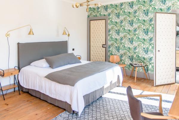 boutique hotel near La Rochelle and Bordeaux with swimming pool and parking - bed and breakfast near Ré island in Rochefort - Ray Eames,  bedroom with design furnitures