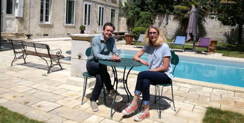 Sandrine et Pascal Gravier - maison d'hôtes avec jardin et piscine dans le centre historique de Rochefort sur mer