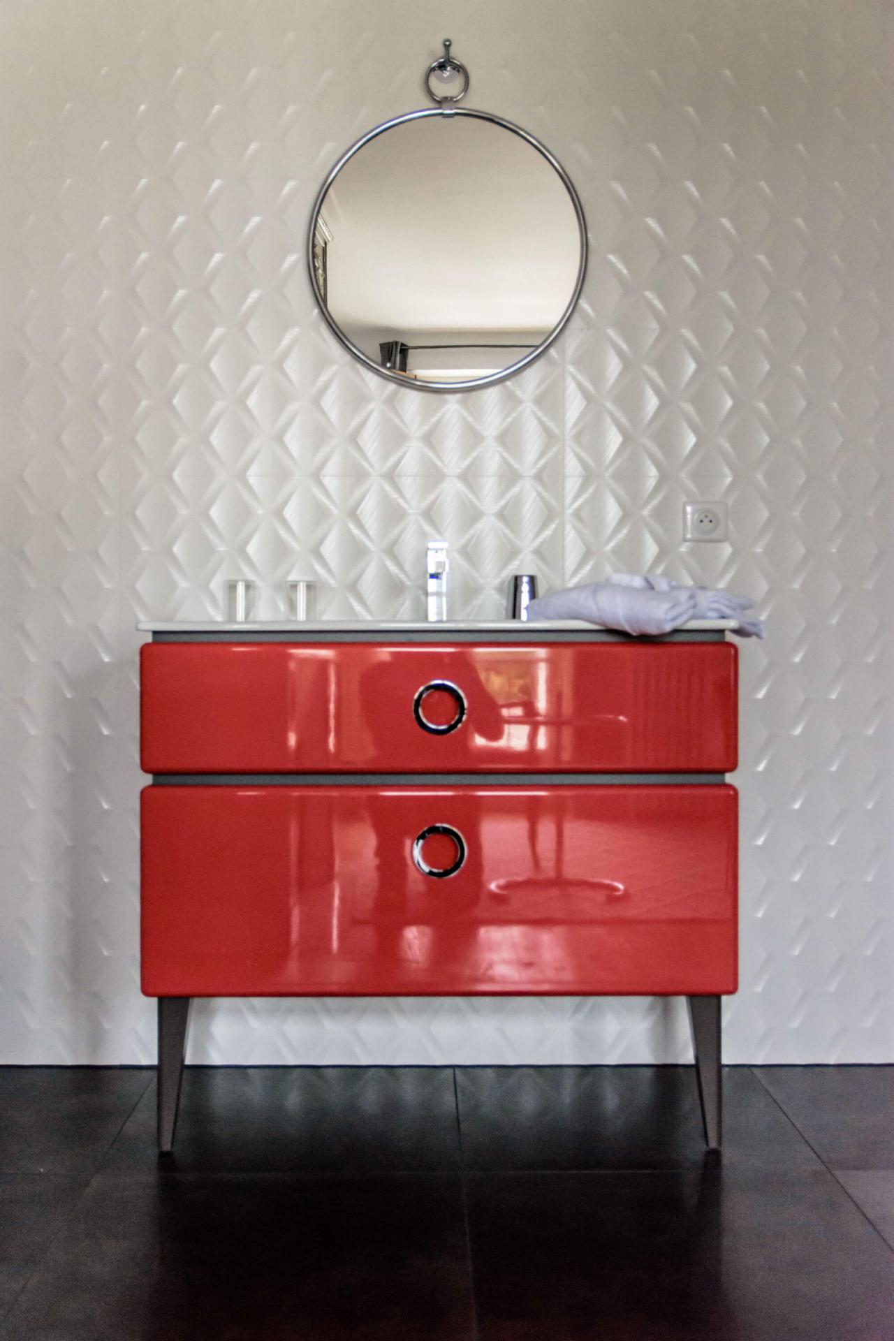 Chambre d'hôtes de charme design Rochefort en charente maritime avec salle de bain ouverte, piscine et jardin