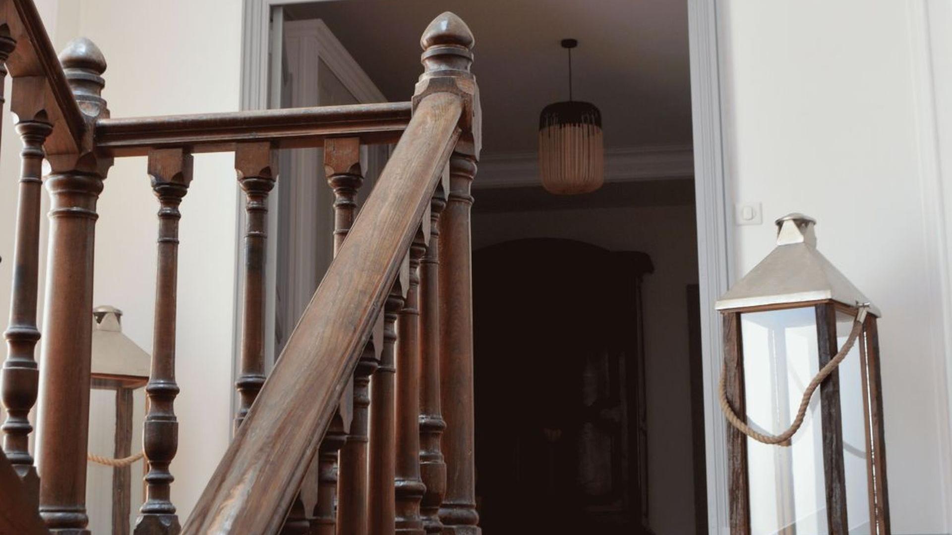 Escalier permettant l'accès aux chambres décoration chambres d'hôtes l'Esprit du 8 Rochefort